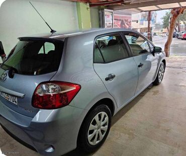 Toyota: Toyota Auris: 1.4 l. | 2011 έ. Χάτσμπακ — 3
