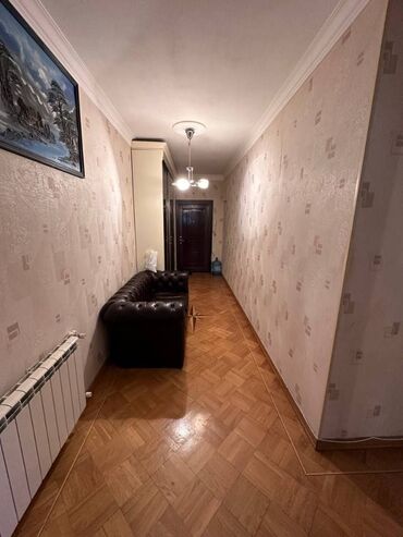 Uzunmüddətli kirayə mənzillər: Əhmədli metrosu,Katvnin arxasında,9 mərtəbənin,9-cu mərtəbəsində,3 — 15