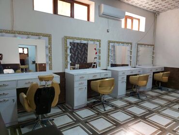 Digər kommersiya daşınmaz əmlakı: Həzi aslanov metrosuna yaxin 70 kv ümumi olan obyekt salon ayi 800 — 6