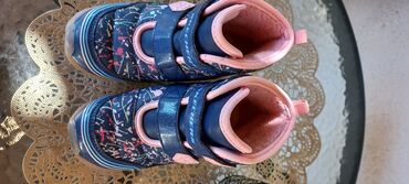 Skechers cizmice, 26 broj za devojcice.Kao nove, nosene nekoliko puta