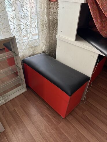 пуфики на прихожую: Мягкая банкетка-пуф с сиденьем Седушка открывается, есть место для