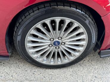 Ford: Ford Fusion – qırmızı mettalik sedan - Korpus: 4 qapılı sedan — 8