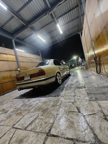 продаю авто в аварийном состоянии: BMW 5 series: 1991 г., 2 л, Механика, Бензин, Седан