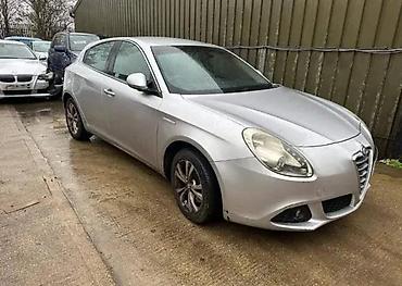 midnight boja: Alfa Romeo Giulietta desno krilo kod boje 620/B. Alfa Romeo Giulietta — 1