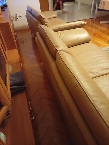 Sofe i kaučevi: Kožna dvosede/sofa – bež/peščana boja . DVA TROSEDA — 9