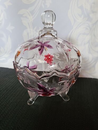 Ostalo posuđe: Nova bombonijera. Bombonijera nova,sve na njoj odsjaj od svetla — 2