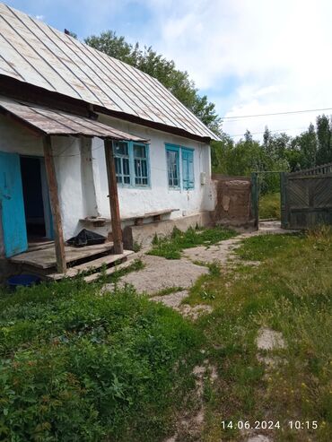киргизия 1 дом: 30 м², 3 комнаты
