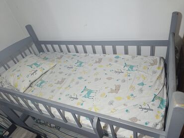 детский двухъярусная кровать: Двухъярусная кровать, Б/у