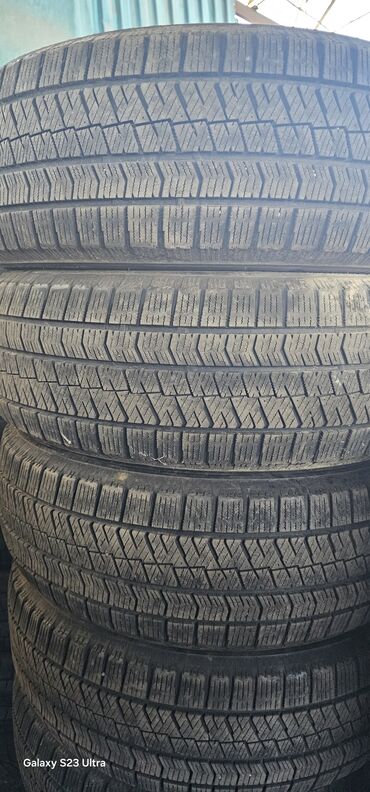 Шины: Шины 215 / 60 / R 17, Зима, Б/у, Комплект, Легковые, Япония, Bridgestone