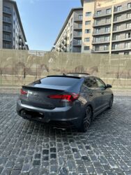 Hyundai: Hyundai Elantra: 1.6 l | 2019 il Sedan — 5