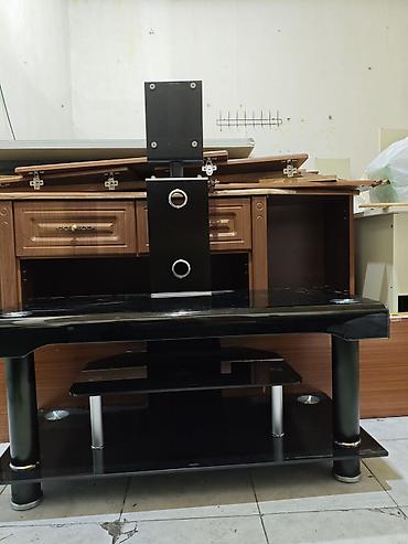 televizor alti dizayn alcıpan: Şüşə TV stendi və divar/brakent tipli VESA montajlı panel - Material — 3