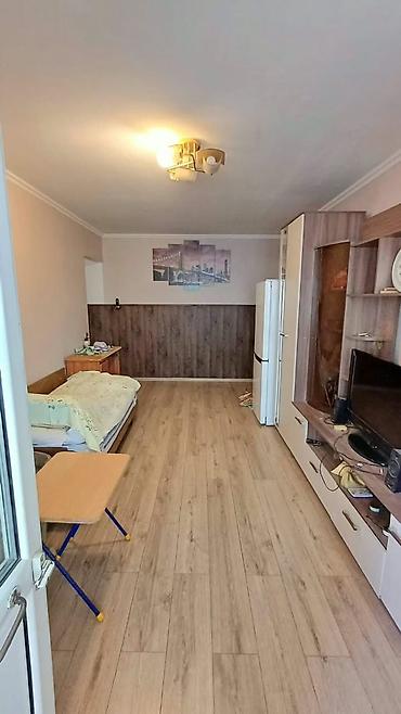 меняю на квартиру: 3 комнаты, 58 м², 8 мкр 104 серия, 5 этаж, Косметический ремонт — 2