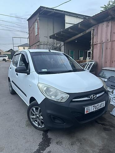 byd e1: Hyundai i10: 2011 г., 1.1 л, Механика, Бензин, Хэтчбэк — 7