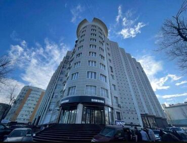 офис в бизнес центре: Сдам в аренду помещение 250м2 - 3300$ Полуцоколь. Первая линия