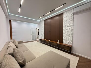 суточный квартира ош зайнабидинова: 2 бөлмө, 60 кв. м, Элитка, 8 кабат, Дизайнердик ремонт