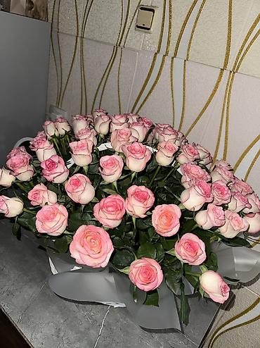 корзина для цветов: Корзина с розовыми розами - Композиция из нескольких десятков роз с — 2