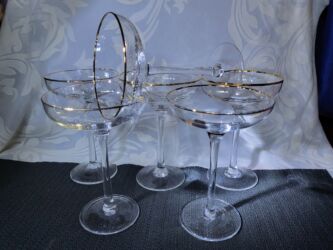 Čaše: Case kristalne za sampanjac,vino iz 80ih. Case za vino,maksimalno — 1