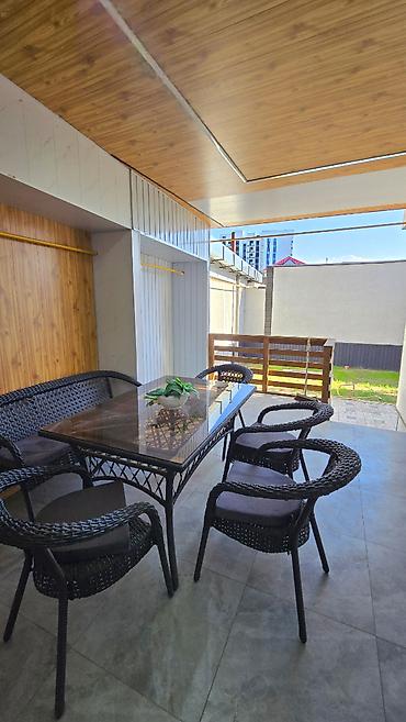 Продажа коттеджей и домов: 6 комнат и более, 350 м², 5 соток, Бишкек, Собственник — 11