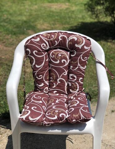 Ostali kućni dekor: Podmetači za stolice od table sundjera Dimenzije podmetača:82x40 Cena — 2