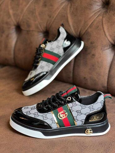 balensiaga patike: Gucci Brojevi : 36-37-38-39-40 Cena: 120 € Salju se sve u full kutiji