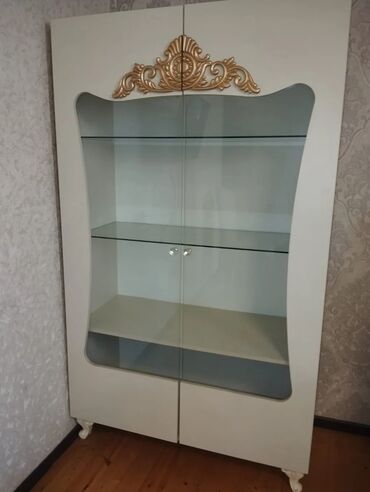 Dolablar: Açılan, 2 qapılı Düz dolab, Bufet
