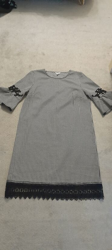 Коктейльные платья: Don 15 manata satılır.42 razmerdir