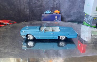 Коллекционная модель Ford Thinderbird conbertible light blue 1966