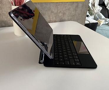 Серверы: IPad Air 11-inch (M3) 2025 года - Экран 11" Liquid Retina с тонкими — 10