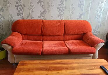 пластиковая мебель бишкек: 🛋️ Супер удобный диван ищет новый дом! Раскладной, мягкий, чистый —
