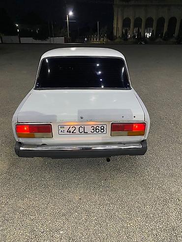 prius 20 kuza salon: Lada sedan (klassik “2107” seriyası görünüşü). Ağ rəngli, 4 qapılı — 6