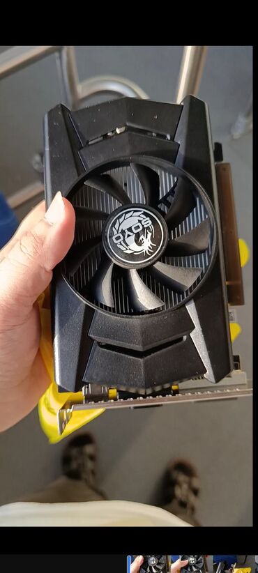 Prosessorlar: Videokart Radeon R7 350, 4 GB, Yeni