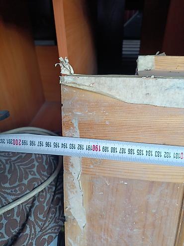 в упаковке: Продаю две деревянные двери б/у. Одна одностворчатая межкомнатная — 3