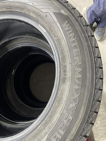 225 55: Шины 235 / 65 / R 17, Зима, Б/у, Комплект, Легковые, Япония, Dunlop — 3