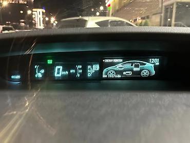 Toyota: Toyota Prius: 2015 г., 1.8 л, Автомат, Гибрид, Хэтчбэк — 9