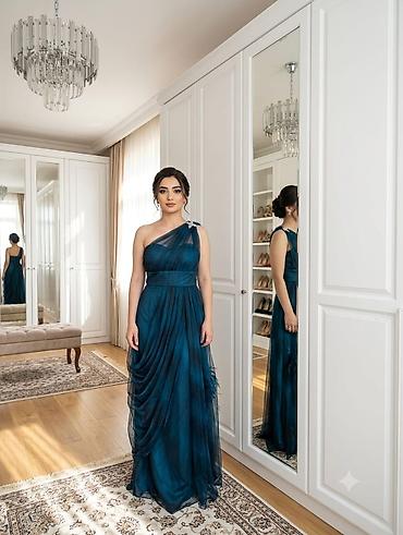 Ziyafət geyimləri mağaza bağlanır diyə ucuz qiymətə satılır