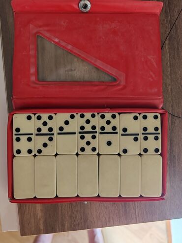 begovaya dorojka satilir: Domino satılır. 2 ədəddir. 1 ci domino 10 manata. 2 ci Domino 5