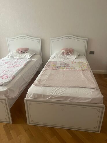 Divanlar: Rum Cilekden 2 eded yataq 440₼ satilir .ayri ayri biri 220₼ satilir