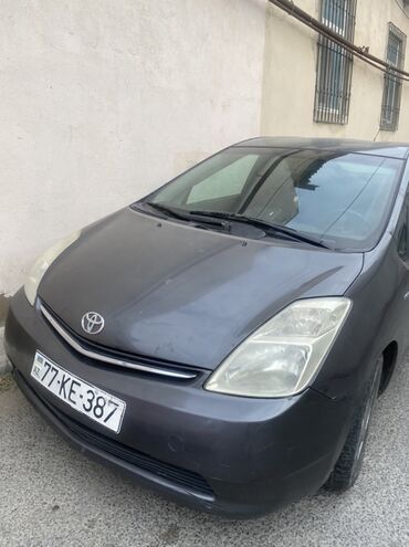 фольксваген поло 1: Toyota Prius (2-ci nəsil) hibrid hetçbek - Rəng: tünd boz - Kuzov: 5