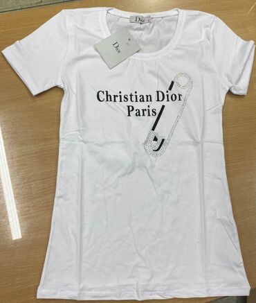 Majice kratkih rukava: Zenske majice
S.m.l
1800 — 9