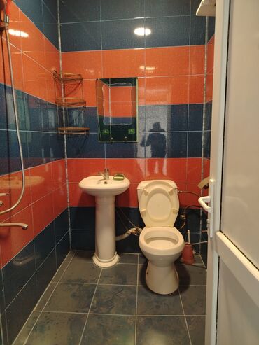 Köhnə tikili: 2 otaqlı ev interyeri - Geniş və işıqlı otaqlar: Hündür tavan, böyük — 10