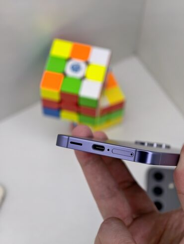 Samsung: Samsung Galaxy S24, Б/у, 256 ГБ, цвет - Белый, В рассрочку, 1 SIM, eSIM — 4