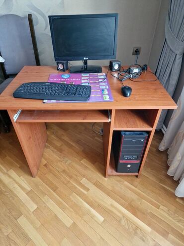 kompyuter stol: İşlənmiş, Dördbucaq masa
