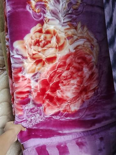 Текстиль: Плюшевое тёплое одеяло с объёмным цветочным рисунком. - Материал — 2
