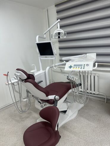 Стоматологи: Сдаю 1 стоматологическое кресло . 35кв м в одном кабинете две стом
