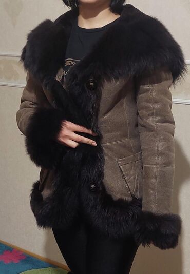 женские трикотажные туники: Qadınlar üçün qışlıq qısa şubar-kürk pencək - Model: bel vurğulu