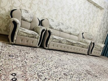 960 8gb: Прямой диван, цвет - Бежевый, Б/у