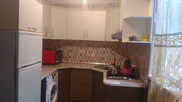 Mətbəx mebeli: Metbex mebeli 400azn. Olcu 1.70×2.10×1.70sm. Ustunde moyka ve