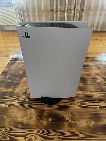 playstation 5 azn: Sony PlayStation 5 (Disk versiyası) – tam dəst Xüsusiyyətlər: - PS5 — 3