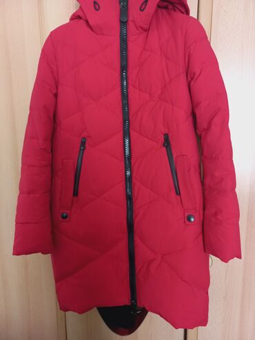 детские зимние одежды: Куртка женская зимняя 
Состояние хорошее
Размер М-L
Турция