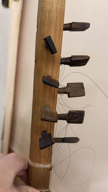 Saz: 🔹 Ana sazdır – səsi çox aydın və təmiz çıxır. 🔹 5 ildir məndədir, son — 5